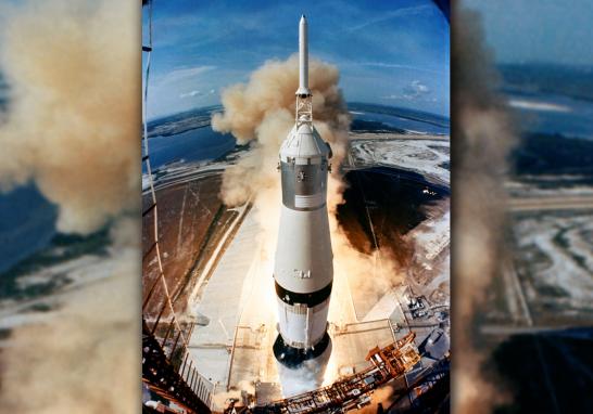 El momento del despegue del Saturn V en la misión espacial Apollo 11 con los astronautas Neil Armstrong, Michael Collins y Buzz Aldrin desde la base en Cabo Cañaveral, Florida.