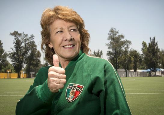 “Si hay reencarnación, que nos toque ser futbolistas otra vez”, dice Lourdes de la Rosa. Los padres de la exfutbolista se enteraron que ella jugaba en una liga hasta que la vieron en televisión. Foto: Lizeth Arauz