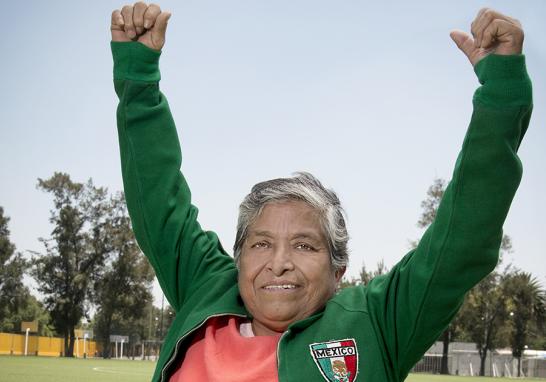 Yolanda Ramírez inició su carrera futbolística en las calles, entre puro escuincle y como portera. Las demás selecciones “comían de nuestra mano”, dice muy orgullosa.  Foto: Lizeth Arauz