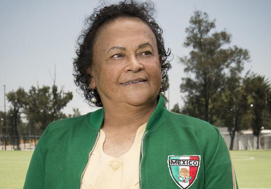 Elvira Aracén era una de las dos porteras de la selección mexicana femenil en 1971. De niña había practicado otros deportes, pero cuando llegó al futbol, se enamoró, cuenta. Foto: Lizeth Arauz