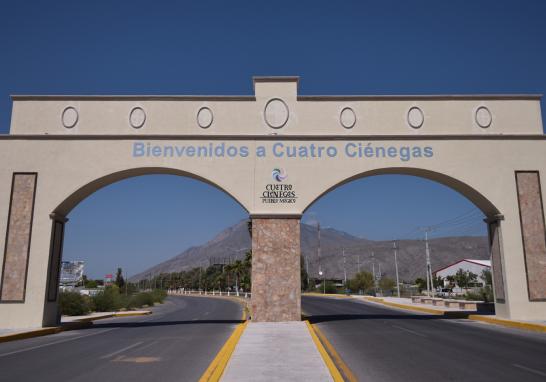 A decir del biólogo, resulta impostergable que Conagua emprenda de inmediato dos obras esenciales: un bloqueo en ese punto para disminuir la salida del agua, de tal manera que la mayor cantidad se quede en Cuatro Ciénegas, y un acueducto que la conduzca para evitar que se desperdicie durante el tránsito.