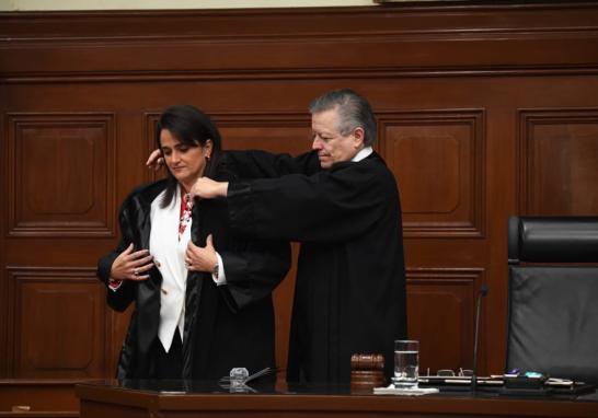 Este lunes en sesión solemne, Ríos-Farjat recibió sus credenciales como ministra de la Suprema Corte de Justicia de la Nación..