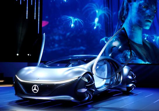 Presentación del auto concepto Mercedes-Benz Vision AVTR, inspirado en las películas Avatar. FOTO: REUTERS