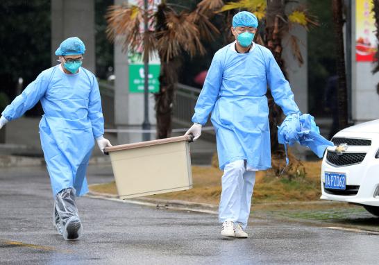 El viceministro de la Comisión Nacional de Salud de China, Li Bin, anunció que el coronavirus ya ha sido diagnosticado en unas 440 personas, un claro agravamiento del cuadro en días recientes. Alrededor de 1,394 personas estaban bajo observación médica.