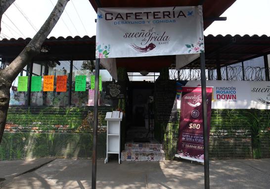 Con esta iniciativa, la Fundación Mosaico Down busca dar una oportunidad de desarrollo para los egresados de la carrera Técnica de Gastronomía creada por esta organización. Foto: Rosario Servin