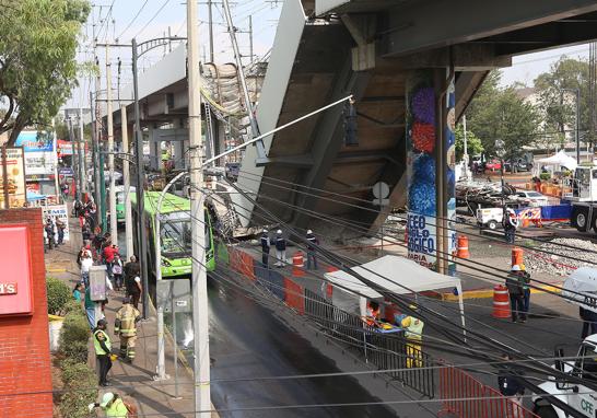 El Gobierno de la Ciudad de México mantiene la vigilancia en la zona del colapso de la estructura de las vías elevadas en Avenida Tláhuac. Foto EE: Rosario Servin