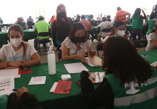 Las mujeres embarazadas que pasen de la novena semana de gestación, podrán recibir cualquier vacuna Covid-19. Foto EE: Rosario Servin