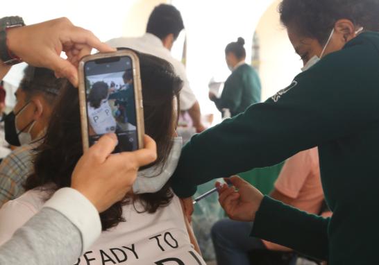 Las mujeres embarazadas fueron incluidas en la actual fase del plan de vacunación contra Covid-19. Foto EE: Rosario Servin