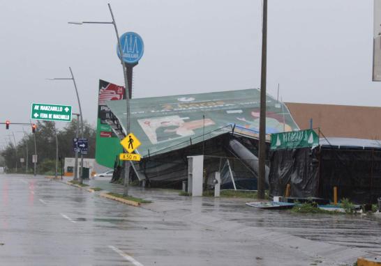 Nora también dejó afectaciones en Manzanillo, Colima. Foto Reuters