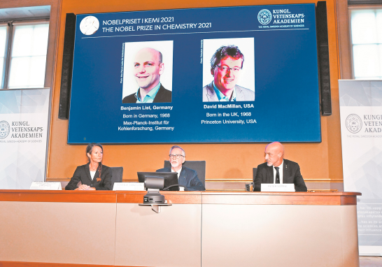 El Premio Nobel de Química fue otorgado a Benjamin List (Max Planck Institute, Alemania) y David W. C. MacMillan (Universidad de Princeton, Estados Unidos). Foto: AFP