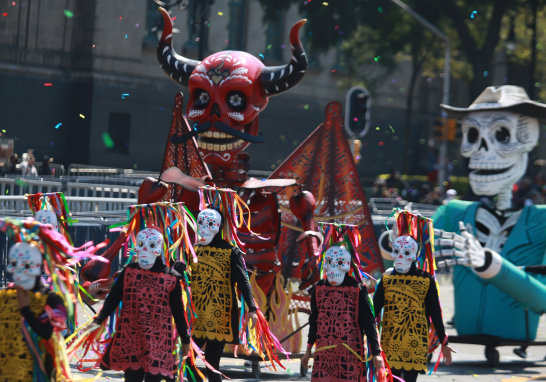 Celebrando la vida fue uno de los temas centrales del Desfile Internacional de Día de Muertos 2021. Foto EE: Eric Lugo