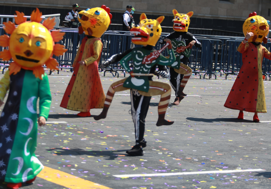 El Zócalo capitalino se vistió de colores como el punto de partida del desfile organizado por las autoridades de la Ciudad de México. Foto EE: Eric Lugo