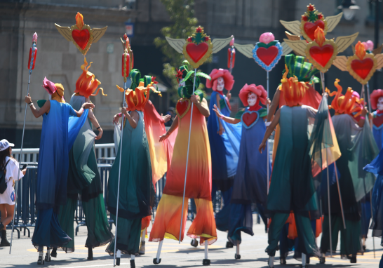 El inicio del recorrido del Desfile del Día de Muertos 2021 fue en el Zócalo capitalino para concluir en el Deportivo del Campo Marte. Foto EE: Eric Lugo