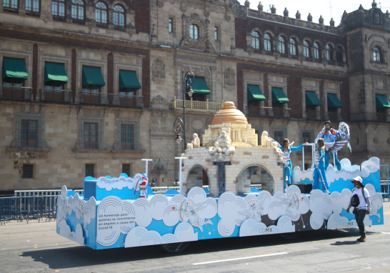 En el desfile se contó con 10 carros alegóricos autónomos y 29 super props empujables. Foto EE: Eric Lugo