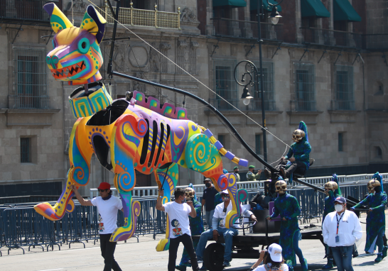 El recorrido inició a las 12:00 horas de este domingo en el Zócalo capitalino. Foto EE: Eric Lugo