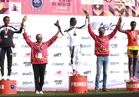 Ganadoras del Maratón de la CDMX categoría femenil. Foto EE: Eric Lugo