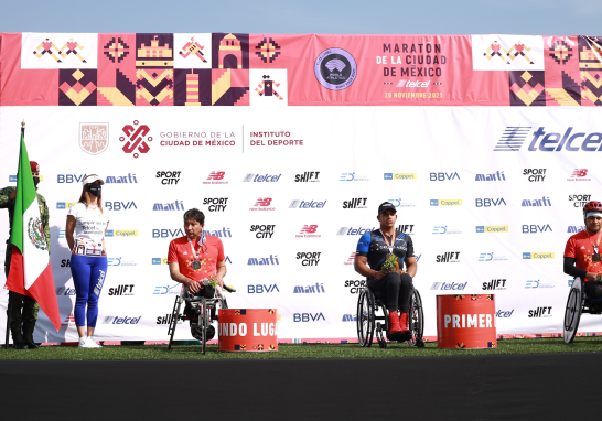 Ganadores del Maratón de la CDMX categoría de silla de ruedas varonil. Foto EE: Eric Lugo