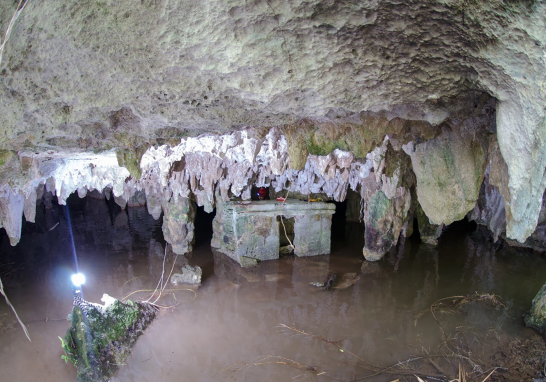 Cueva Paamul II RHQ 2017 altar circular con columna. Foto EE: Cortesía/ Ernesto Contreras