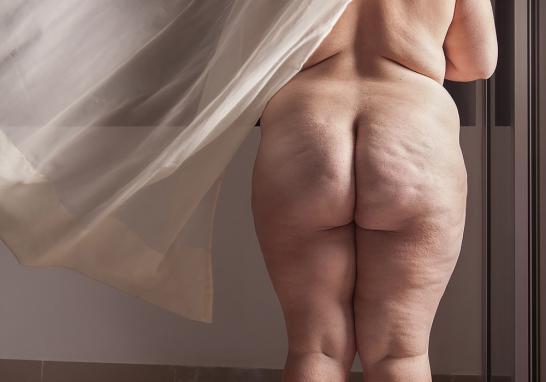 Patricia Aridjis. De la serie "Mujeres de peso", 2012-2019. Impresión sobre tela. Col. de la artista.