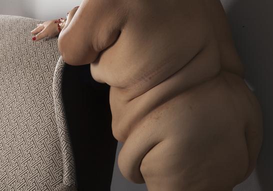 Patricia Aridjis. De la serie "Mujeres de peso", 2012-2019. Impresión sobre tela. Col. de la artista.