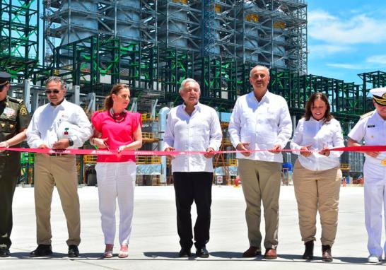 La refinería Olmeca de Dos Bocas, en Paraíso, Tabasco, es una de las grandes apuestas de la actual administración federal con la que se busca conseguir la autosuficiencia en combustibles. Foto EE: Cortesía / Presidencia de México