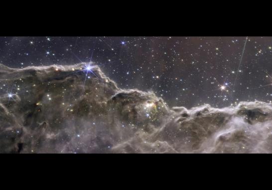 El acantilado cósmico de la Nebulosa Carina capturada por el telescopio James Webb Foto: NASA