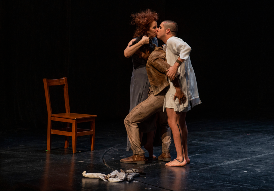 Presentación de la obra de teatro Edipo: nadie es ateo en el Teatro de la Ciudad Esperanza Iris. Foto EE: Cortesía / Danáe Kótsiras