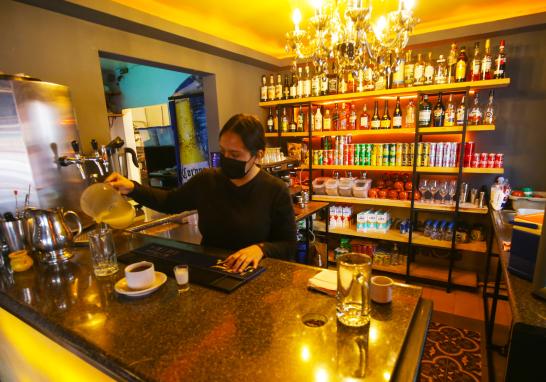 Barra de tragos del restaurante La Esquina de los Milagros en el Centro de Coyoacán. Foto EE: Eric Lugo