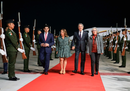 El presidente de Ecuador, Guillermo Lasso, llegó a México acompañado por su esposa, María de Lourdes Alcívar, para cumplir con una vista de trabajo pese a la suspensión de la cumbre de la Alianza del Pacífico. Foto EE: Cortesía SRE