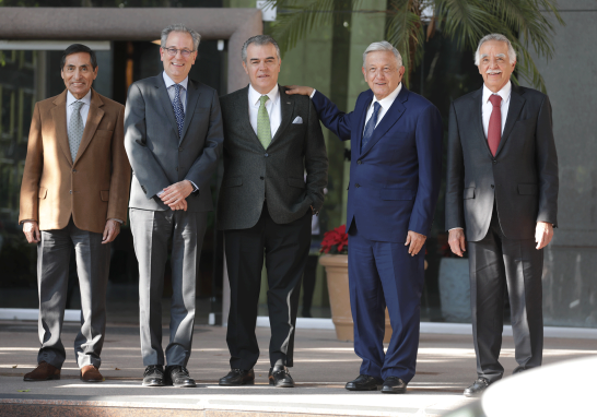 El presidente Andrés Manuel López Obrador y el secretario de Hacienda, Rogelio Ramírez de la O, se reunieron con los empresarios Antonio del Valle Perochena, Francisco Cervantes y Rolando Vega. Foto EE: Eric Lugo