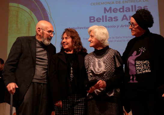 Galardonados en la ceremonia de entrega de la Medalla Bellas Artes correspondientes a 2020, 2021 y 2022. Foto EE: Rosario Servin