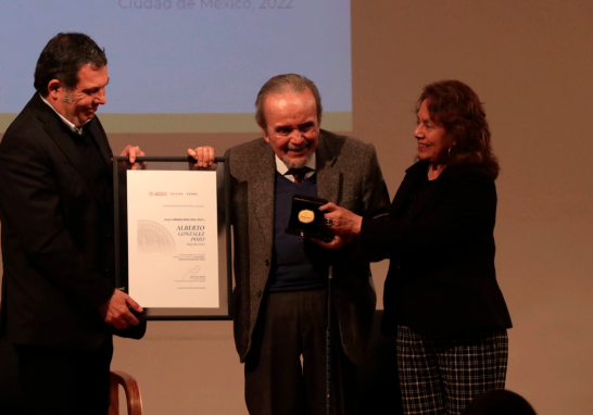 El arquitecto Alberto González Pozo fue reconocido con la Medalla Bellas Artes. Foto EE: Rosario Servin