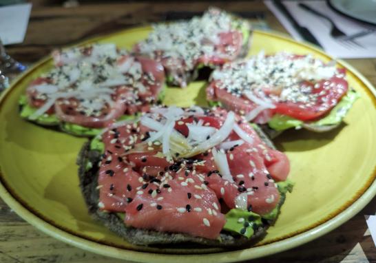 Tostada de atún aleta azul del Chef Alex Zárate