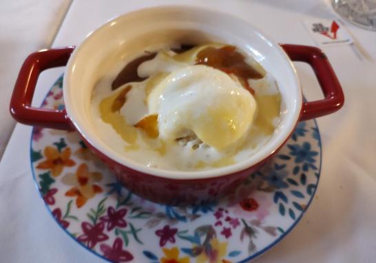 Fondant de chocolate con helado de Cognac y crema inglesa