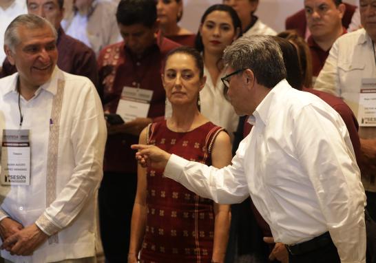 Adán Augusto López, Claudia Sheinbaum y Ricardo Monreal durante la conferencia sobre la Sesión Extraordinaria del Consejo Nacional de Morena. Foto EE: Eric Lugo