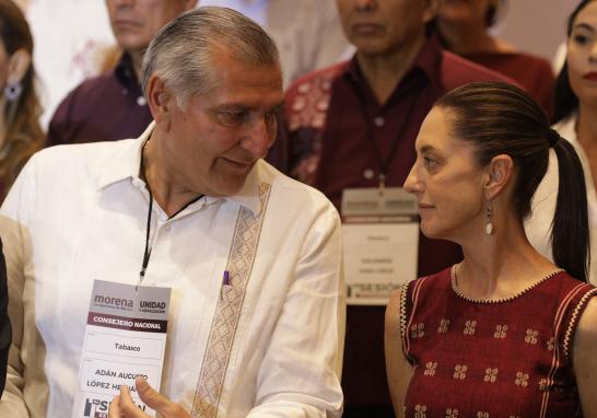 Adán Augusto López y Claudia Sheinbaum durante la conferencia sobre la Sesión Extraordinaria del Consejo Nacional de Morena. Foto EE: Eric Lugo