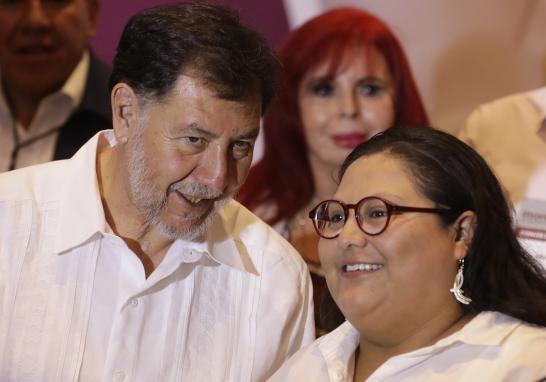 Citlalli Hernández y Fernández Noroña durante la conferencia sobre la Sesión Extraordinaria del Consejo Nacional de Morena. Foto EE: Eric Lugo