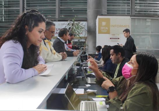 Se prevé que el proceso termine a finales de este mes, cuando se lleve a cabo una segunda entrega de cheques a las y los trabajadores. Foto: Cortesía