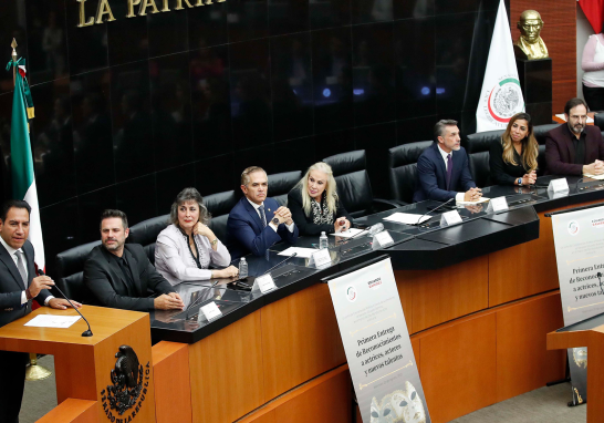 En el marco del Día Internacional del actor y la actriz, el Senado de la República entregó reconocimientos especiales a personalidades del gremio artístico. Foto EE: Cortesía Senado de la República