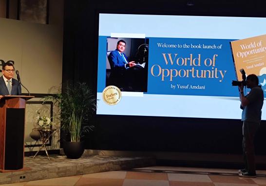 Yusuf Amdani, en la presentación del libro World of Opportunity en Nueva York