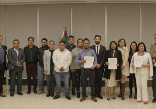 e firmó un Convenio entre la Liga Sindical Obrera Mexicana y la empresa Goodyear en su planta de San Luis Potosí para avanzar en el Plan de Remediación acordado por los gobiernos de México y Estados Unidos en el marco del Mecanismo Laboral de Respuesta Rápida (MLRR) del T-MEC. Foto: Cortesía