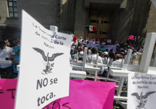 Los trabajadores del Poder Judicial federal buscan frenar la extinción de 13 de 14 fideicomisos judiciales que representan aproximadamente 15,000 millones de pesos, bajo el argumento de que se afectarán sus ingresos y derechos laborales. Foto: Eric Lugo.