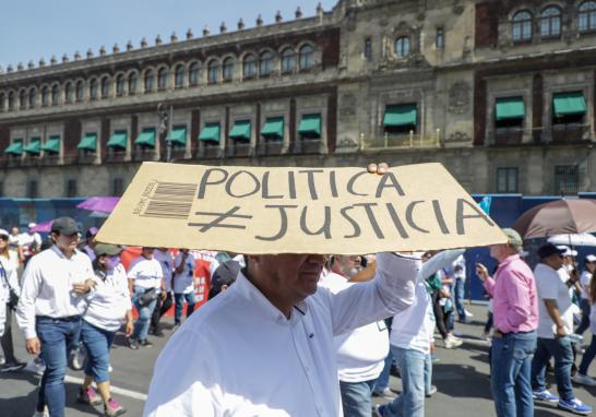 Los trabajadores del Poder Judicial federal buscan frenar la extinción de 13 de 14 fideicomisos judiciales que representan aproximadamente 15,000 millones de pesos, bajo el argumento de que se afectarán sus ingresos y derechos laborales. Foto: Eric Lugo.