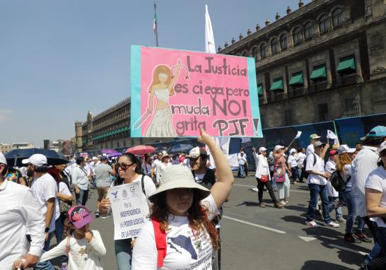 Los trabajadores del Poder Judicial federal buscan frenar la extinción de 13 de 14 fideicomisos judiciales que representan aproximadamente 15,000 millones de pesos, bajo el argumento de que se afectarán sus ingresos y derechos laborales. Foto: Eric Lugo.