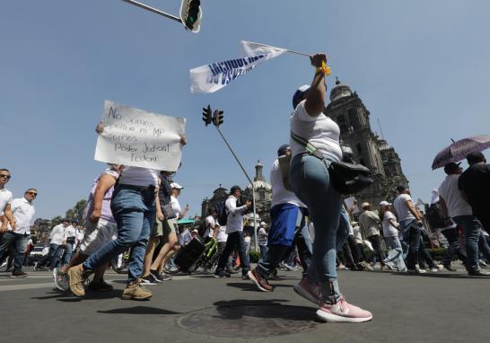 Los trabajadores del Poder Judicial federal buscan frenar la extinción de 13 de 14 fideicomisos judiciales que representan aproximadamente 15,000 millones de pesos, bajo el argumento de que se afectarán sus ingresos y derechos laborales. Foto: Eric Lugo.