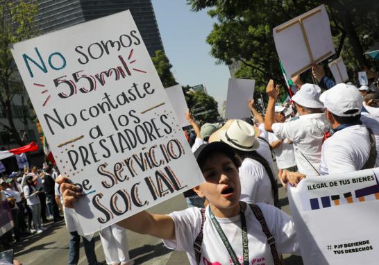 Los trabajadores del Poder Judicial federal buscan frenar la extinción de 13 de 14 fideicomisos judiciales que representan aproximadamente 15,000 millones de pesos, bajo el argumento de que se afectarán sus ingresos y derechos laborales. Foto: Eric Lugo.