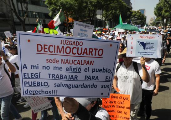 Los trabajadores del Poder Judicial federal buscan frenar la extinción de 13 de 14 fideicomisos judiciales que representan aproximadamente 15,000 millones de pesos, bajo el argumento de que se afectarán sus ingresos y derechos laborales. Foto: Eric Lugo.