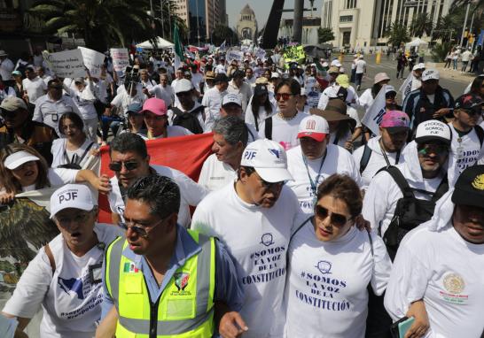 Los trabajadores del Poder Judicial federal buscan frenar la extinción de 13 de 14 fideicomisos judiciales que representan aproximadamente 15,000 millones de pesos, bajo el argumento de que se afectarán sus ingresos y derechos laborales. Foto: Eric Lugo.