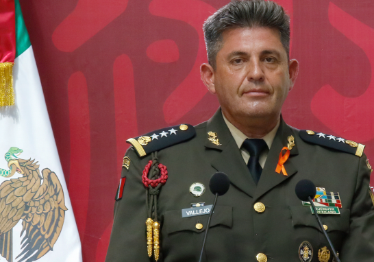 El general Gustavo Vallejo, comandante del Cuerpo de Ingenieros Felipe Ángeles, dio los detalles técnicos del nuevo aeropuerto. Foto EE: Cortesía Presidencia de México