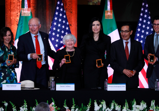 La secretaria del Tesoro de Estados Unidos, Janet Yellen, acudió a la puesta en circulación de la moneda conmemorativa de los 200 años de relaciones diplomáticas entre Estados Unidos y México. Foto: Eric Lugo